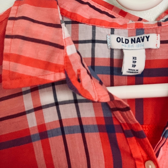 Old Navy Lightweight Button Down - Picture 3 of 4